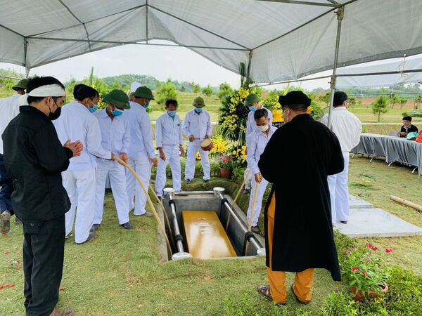 Hạ Huyệt: Ý Nghĩa, Nguồn Gốc và Những Điều Kiêng Kỵ Quan Trọng