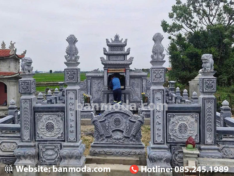 lang-mo-da-xanh-den-nguyen-khoi-mau-lang-mo-ba-mai-1 Lăng Mộ Đá Xanh Đen Nguyên Khối - Mẫu Lăng Mộ Ba Mái